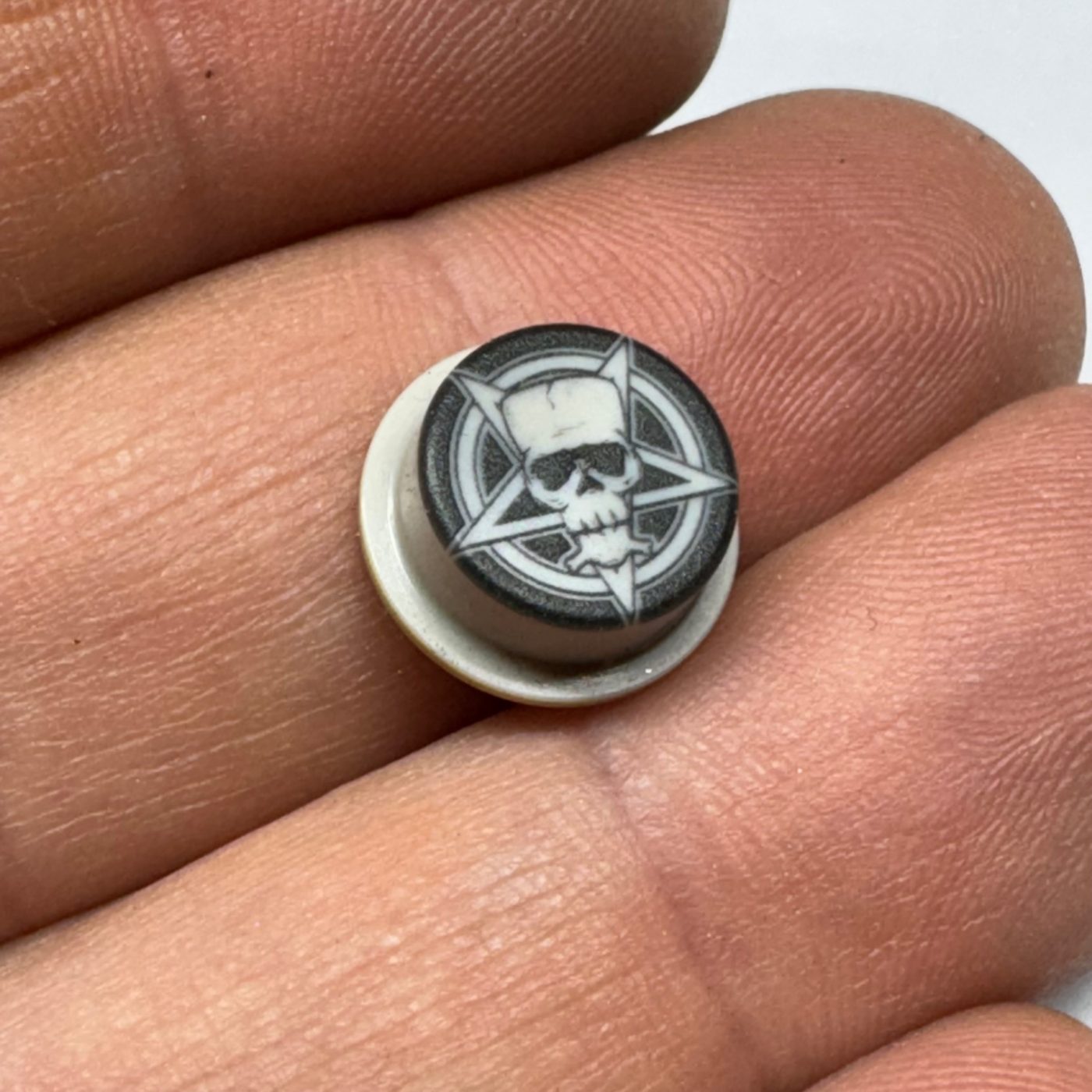 Peek Button Small Loop Peek Pentagram Button